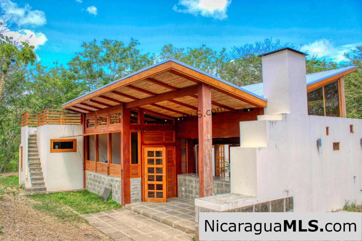 New Modern Home 4.75 acre Eco Estate @ Las Fincas in Escamequita
