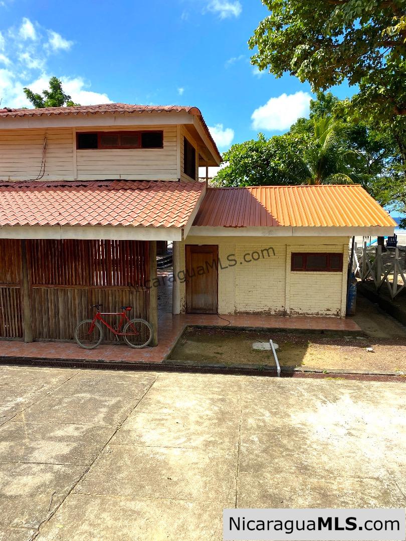 Beachfront House with rental Casitas at Playa Coco