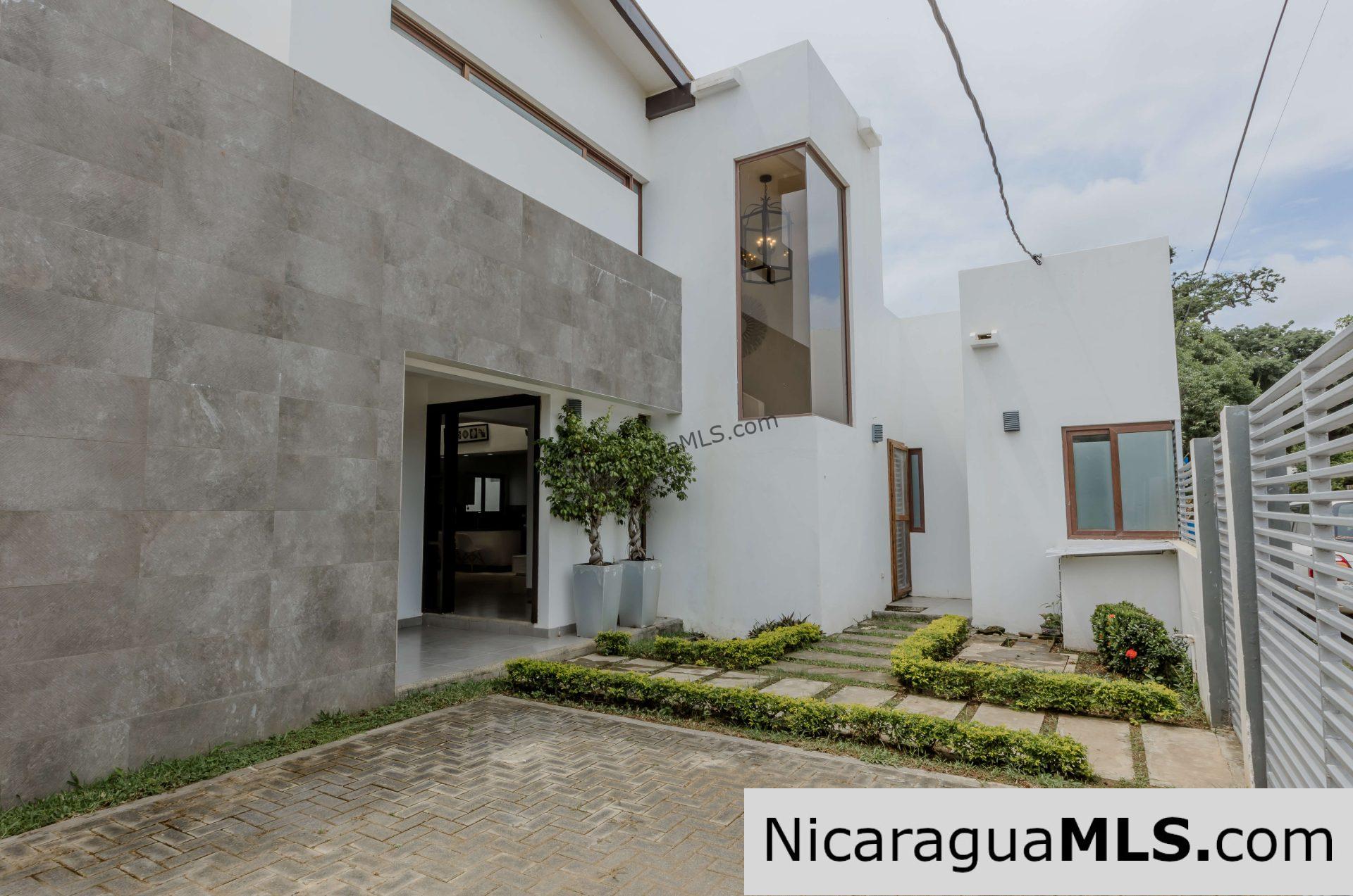 Casa Brisa de Mar in La Talanguera steps from the San Juan del Sur sand