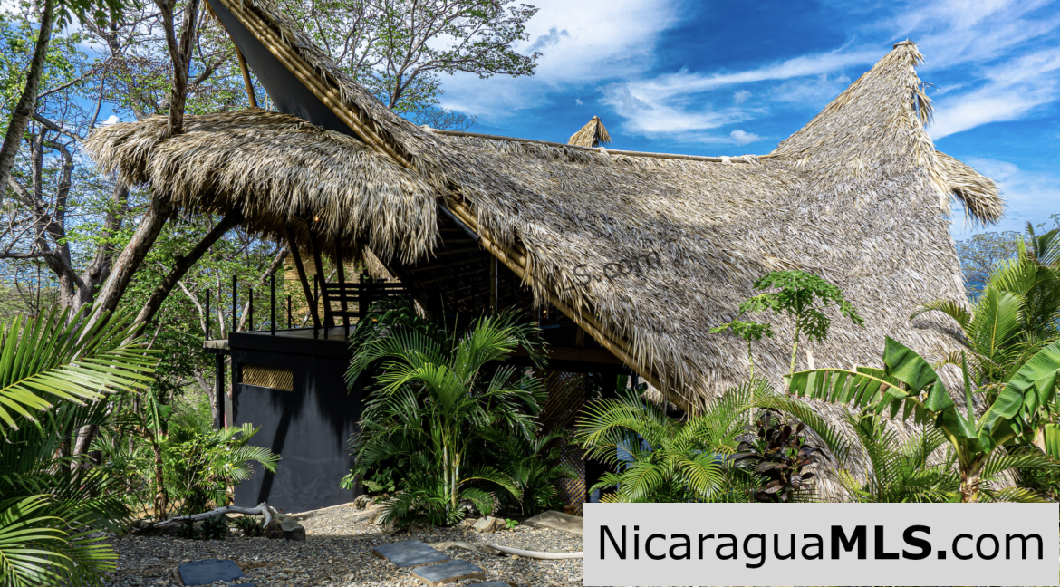 Unique & Stylish Jungle Hideaway in Costa Dulce Sleeps 18