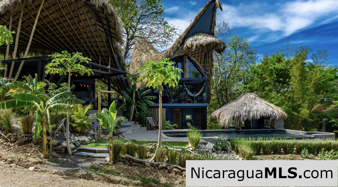 Unique & Stylish Jungle Hideaway in Costa Dulce Sleeps 18