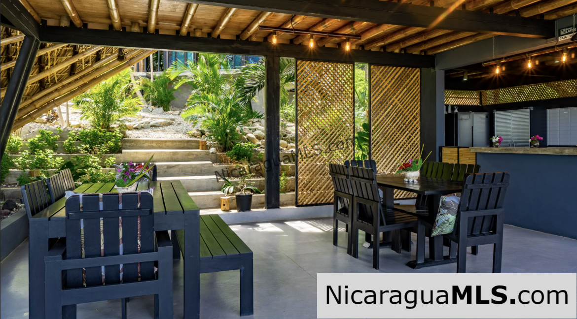 Unique & Stylish Jungle Hideaway in Costa Dulce Sleeps 18