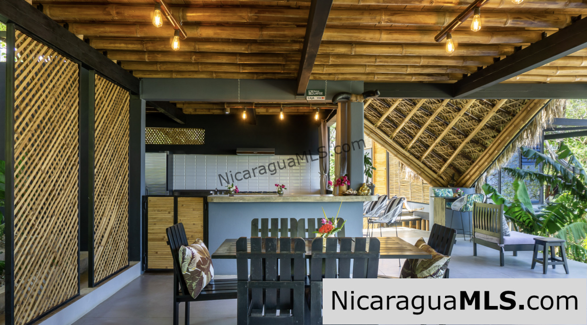 Unique & Stylish Jungle Hideaway in Costa Dulce Sleeps 18