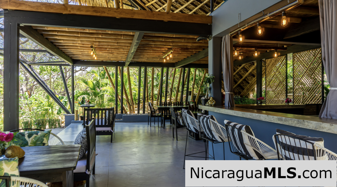 Unique & Stylish Jungle Hideaway in Costa Dulce Sleeps 18