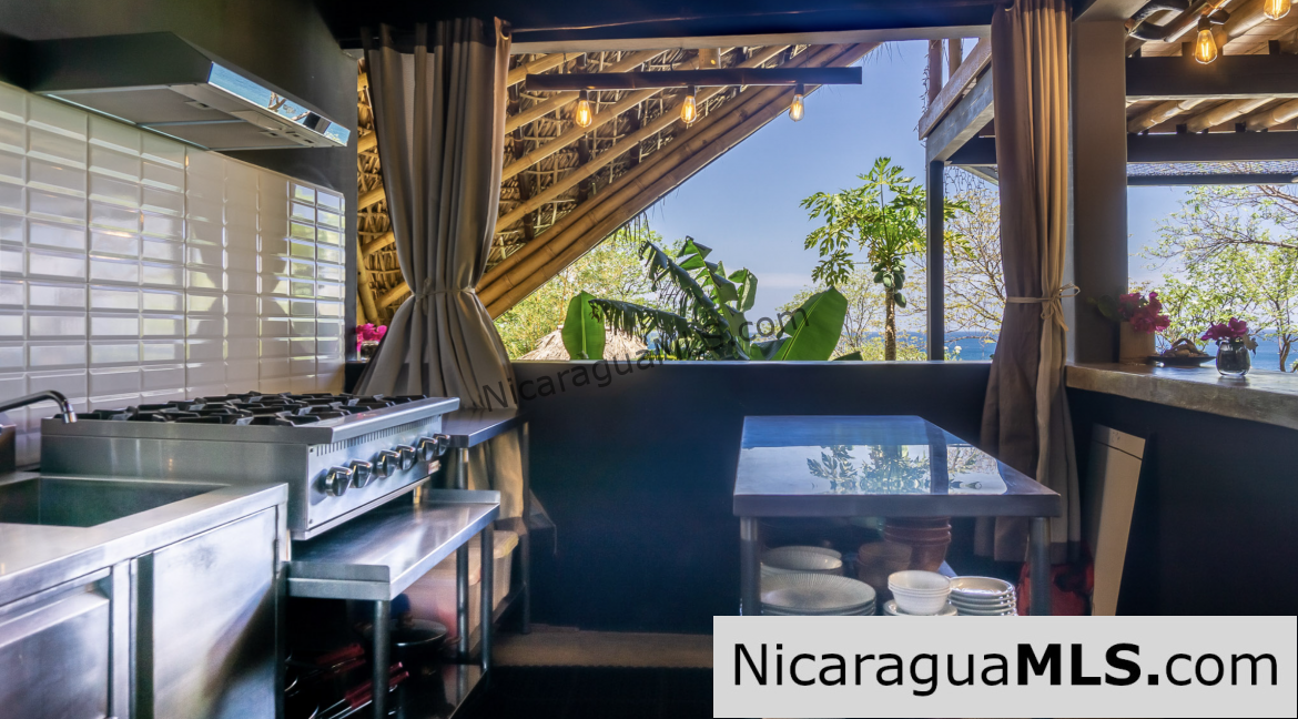 Unique & Stylish Jungle Hideaway in Costa Dulce Sleeps 18