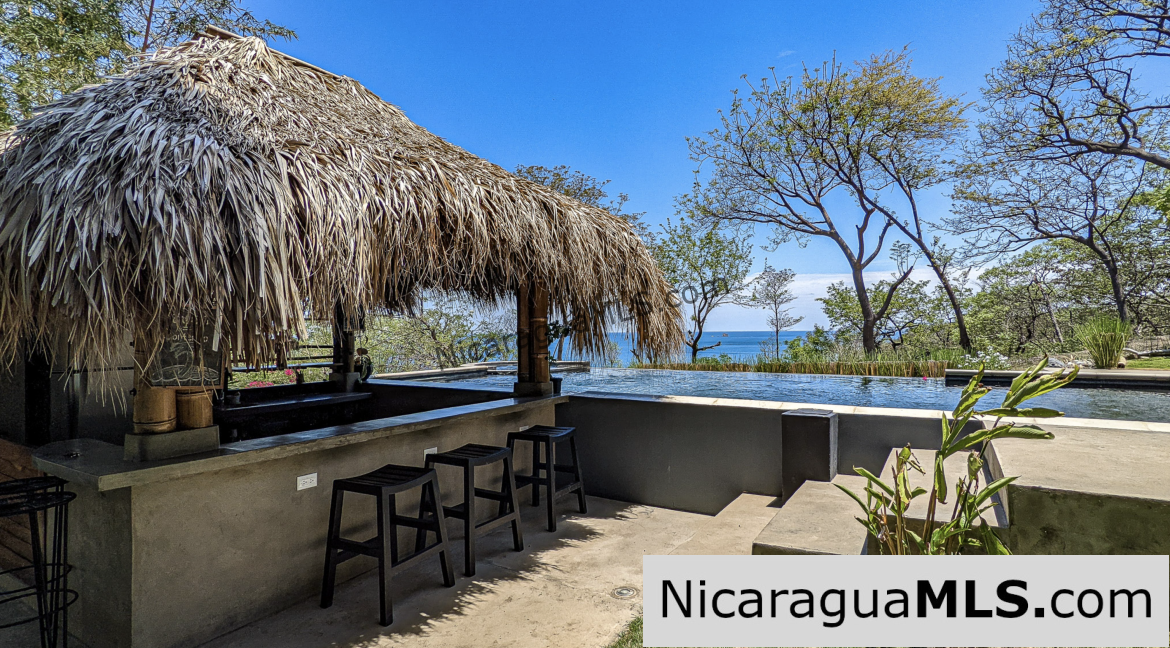 Unique & Stylish Jungle Hideaway in Costa Dulce Sleeps 18