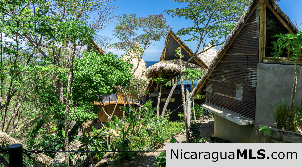 Unique & Stylish Jungle Hideaway in Costa Dulce Sleeps 18