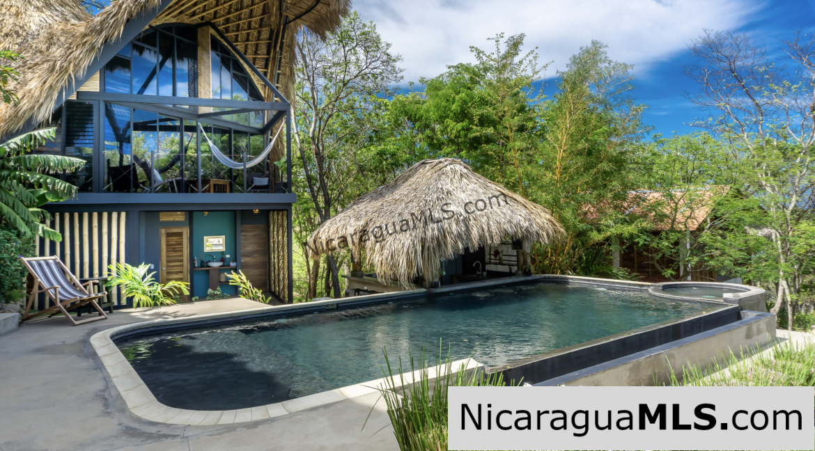Unique & Stylish Jungle Hideaway in Costa Dulce Sleeps 18