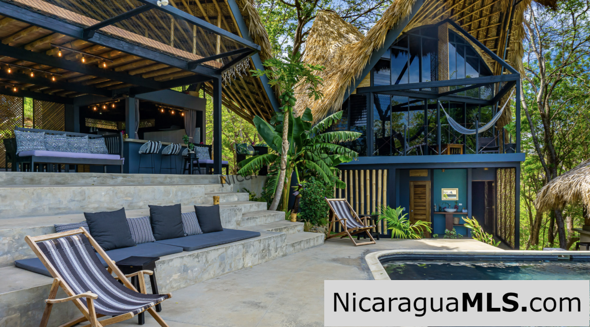 Unique & Stylish Jungle Hideaway in Costa Dulce Sleeps 18