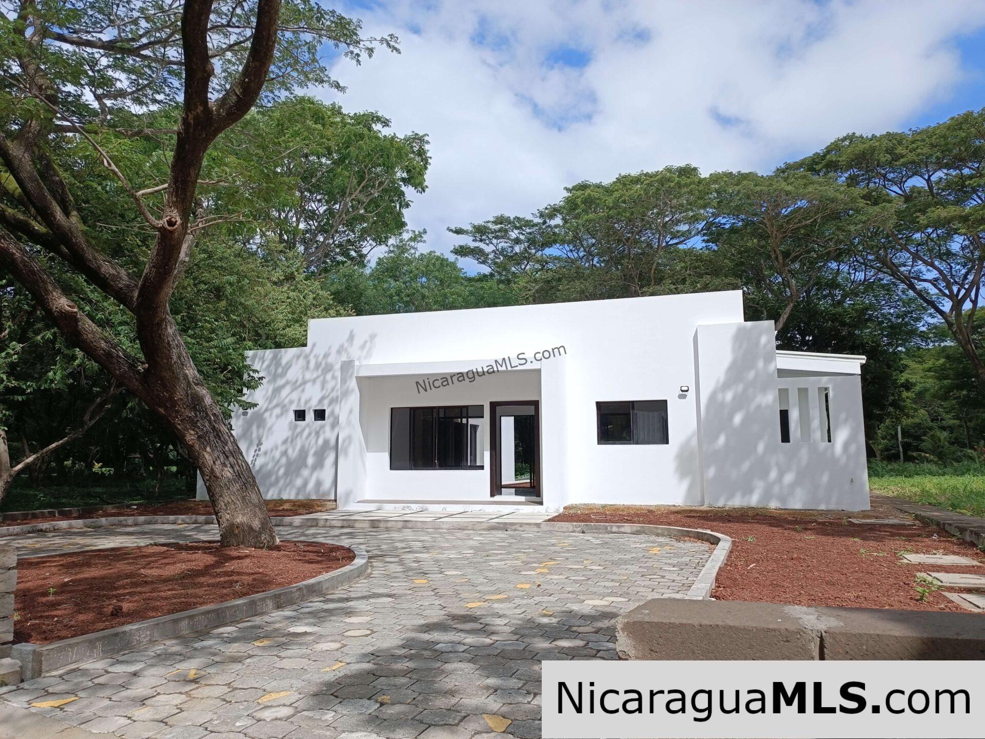 Casa Blanca a Brand New House at Bosques del Mar