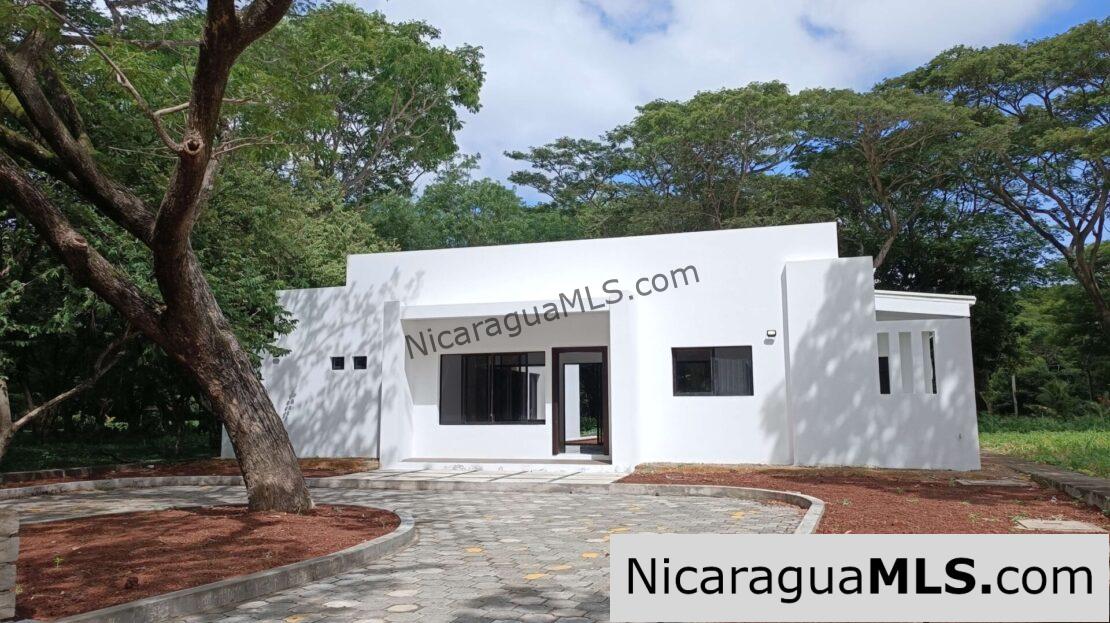 Casa Blanca a Brand New House at Bosques del Mar