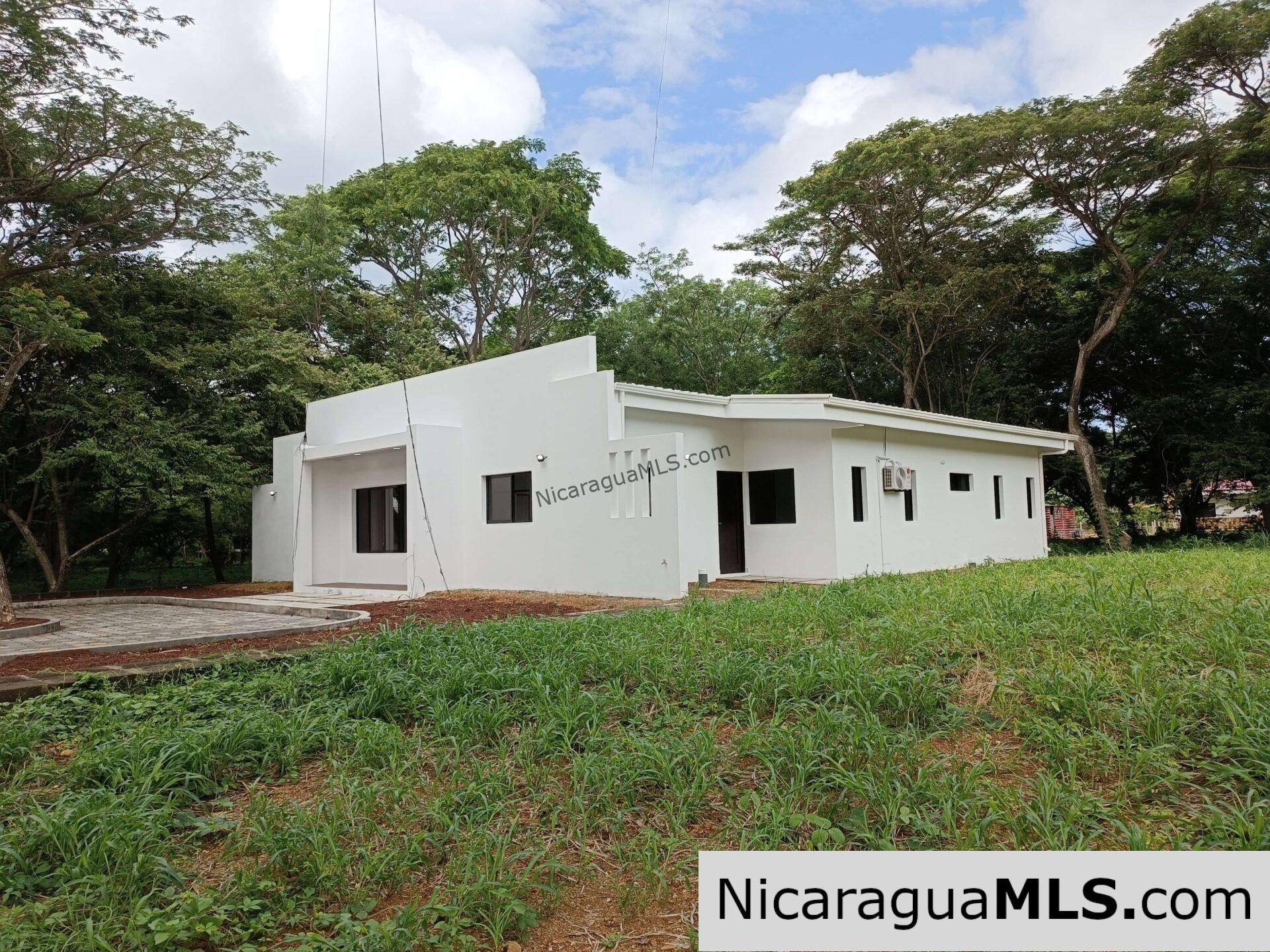 Casa Blanca a Brand New House at Bosques del Mar