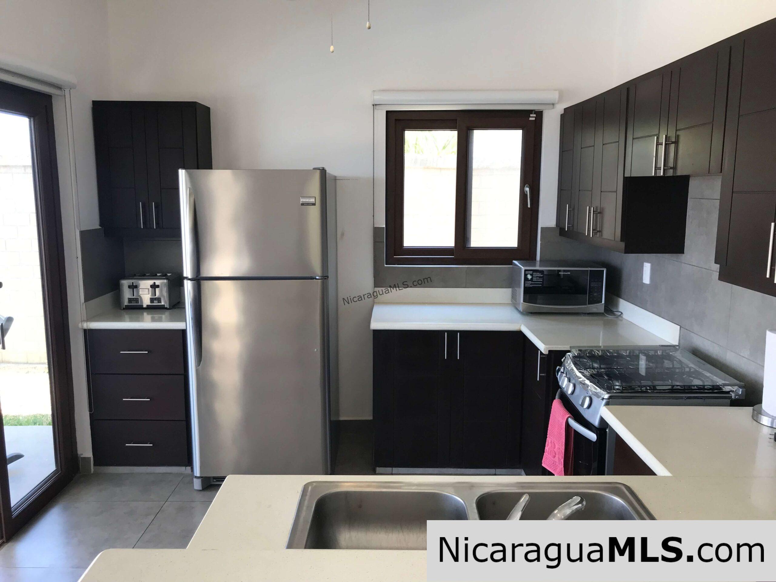 Beautiful house in Vistas de Miramar, fully furnished and reduced price.