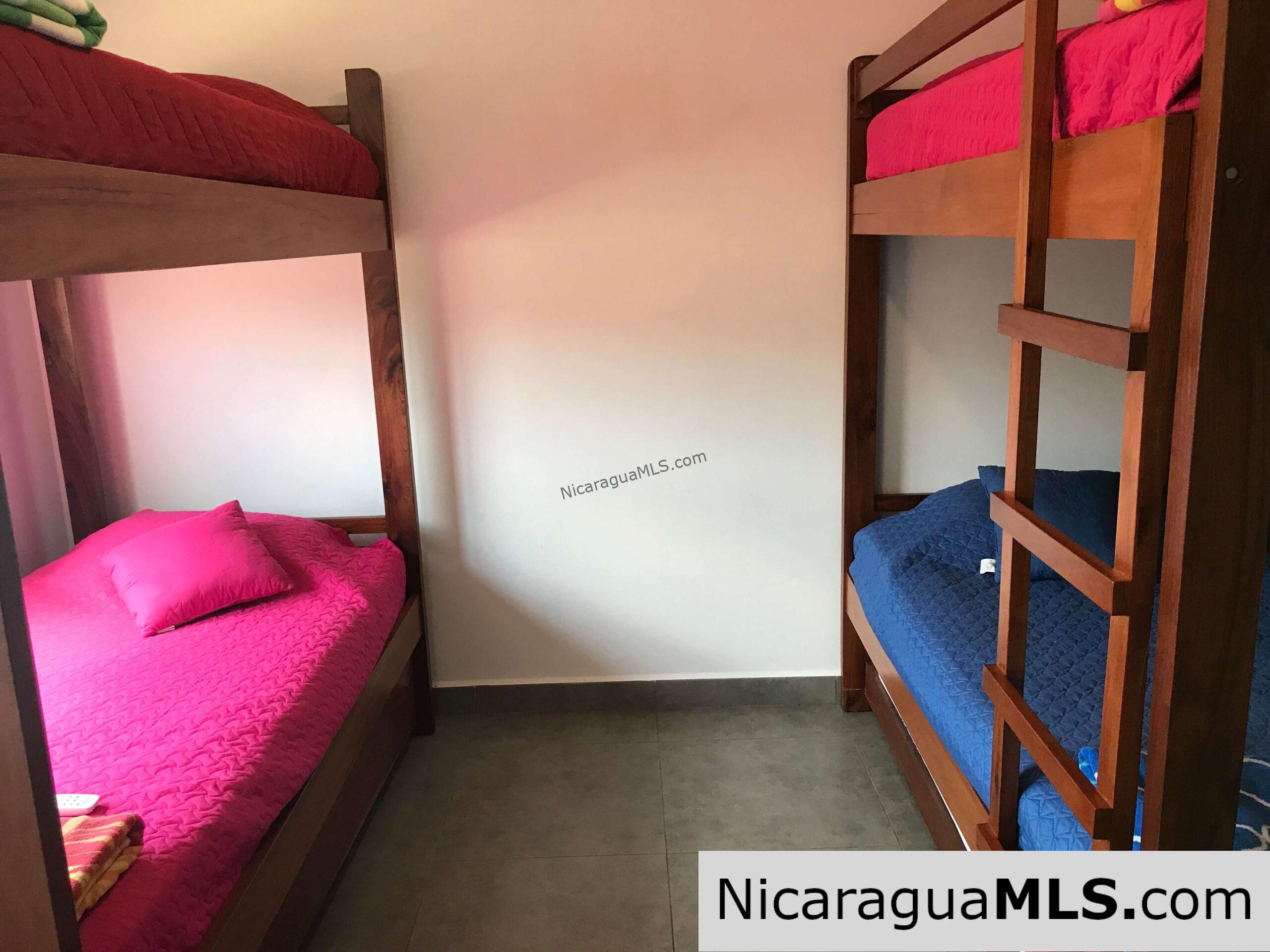 Beautiful house in Vistas de Miramar, fully furnished and reduced price.