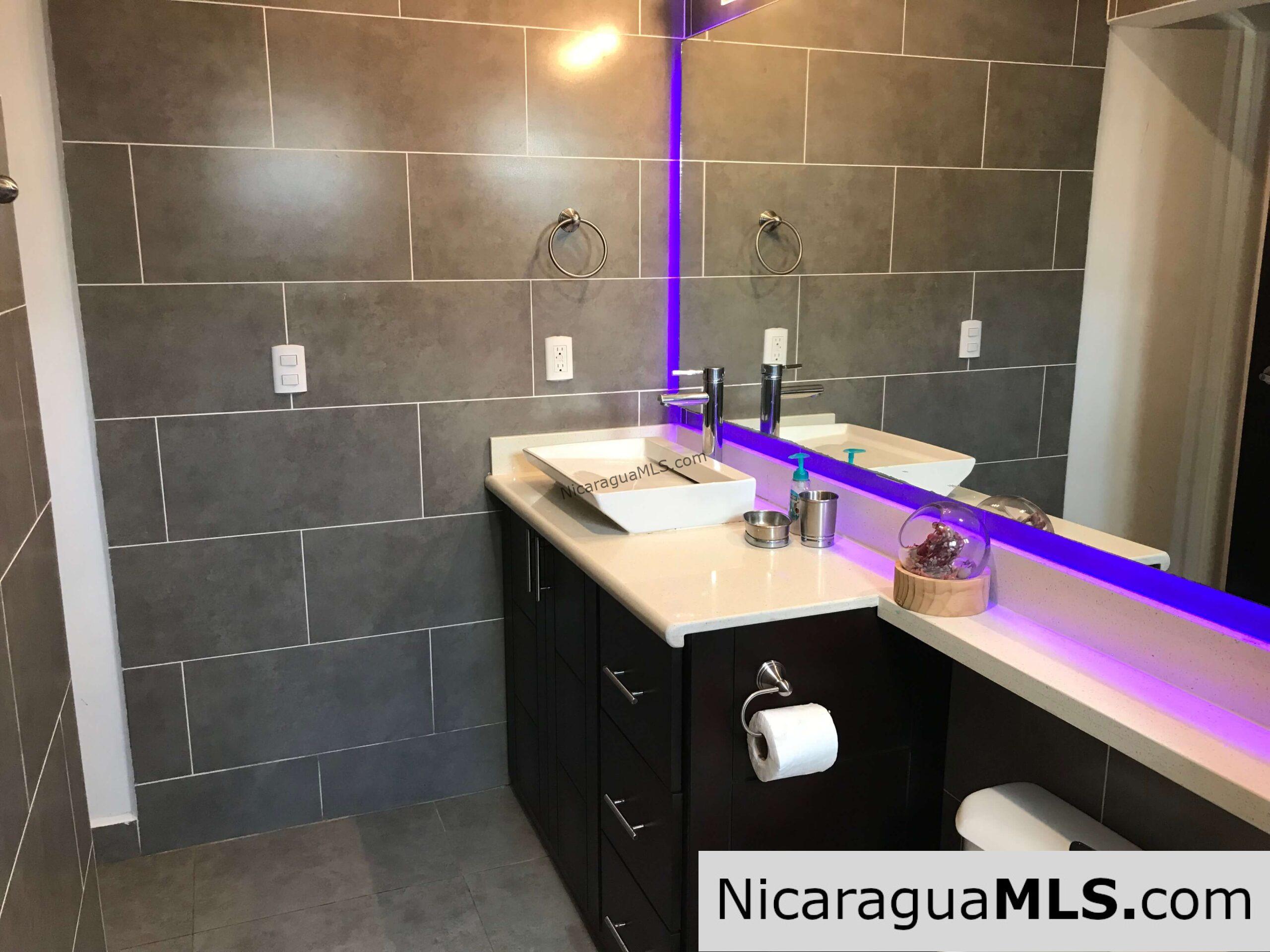 Beautiful house in Vistas de Miramar, fully furnished and reduced price.