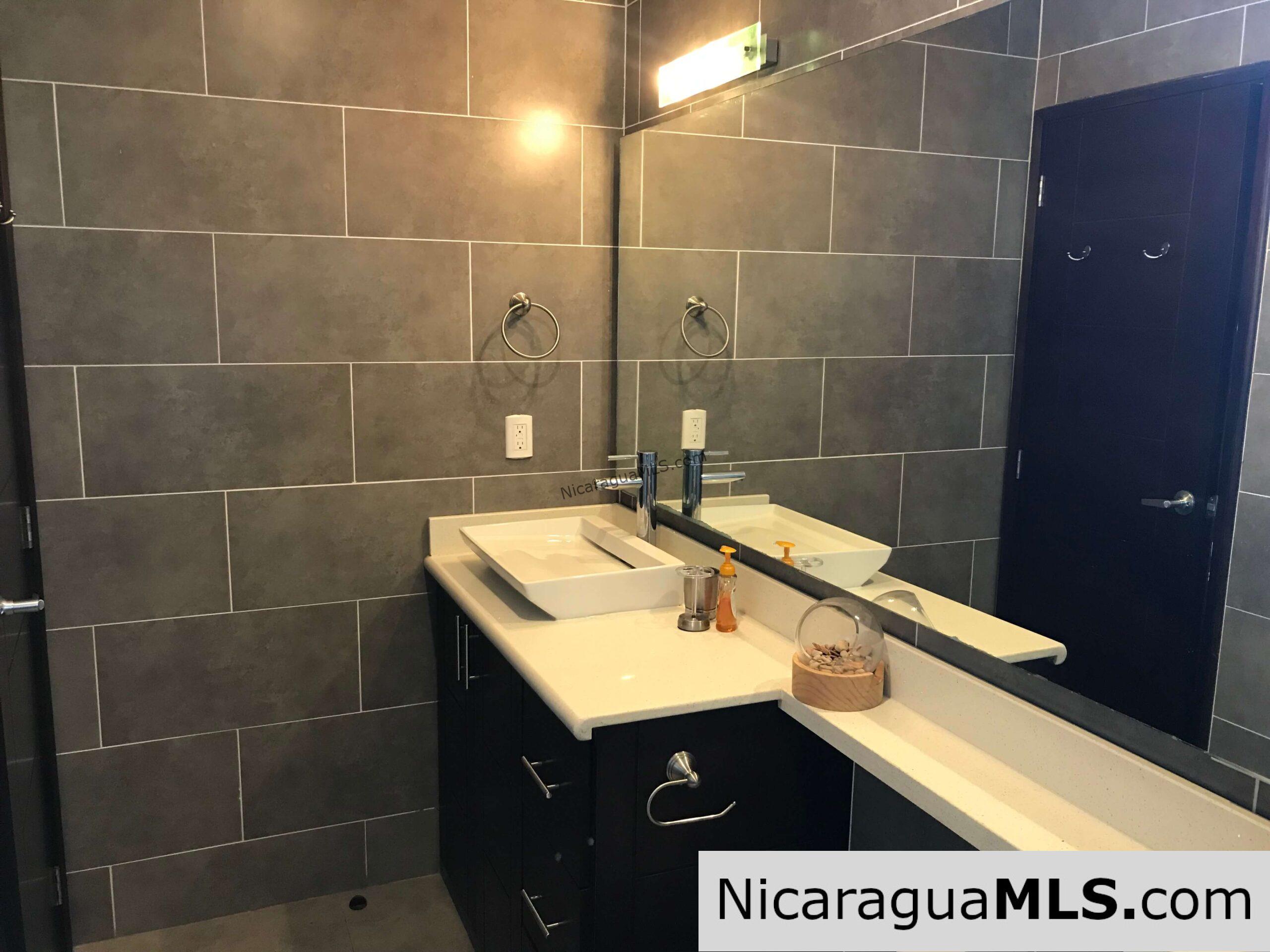 Beautiful house in Vistas de Miramar, fully furnished and reduced price.