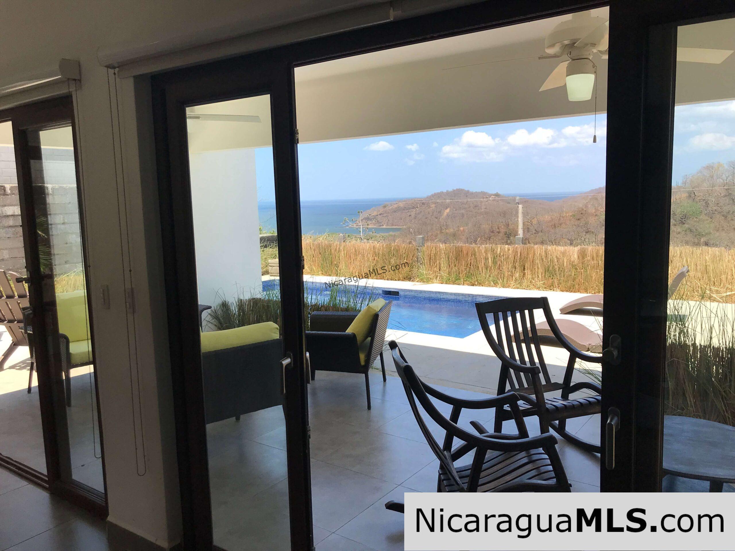 Beautiful house in Vistas de Miramar, fully furnished and reduced price.