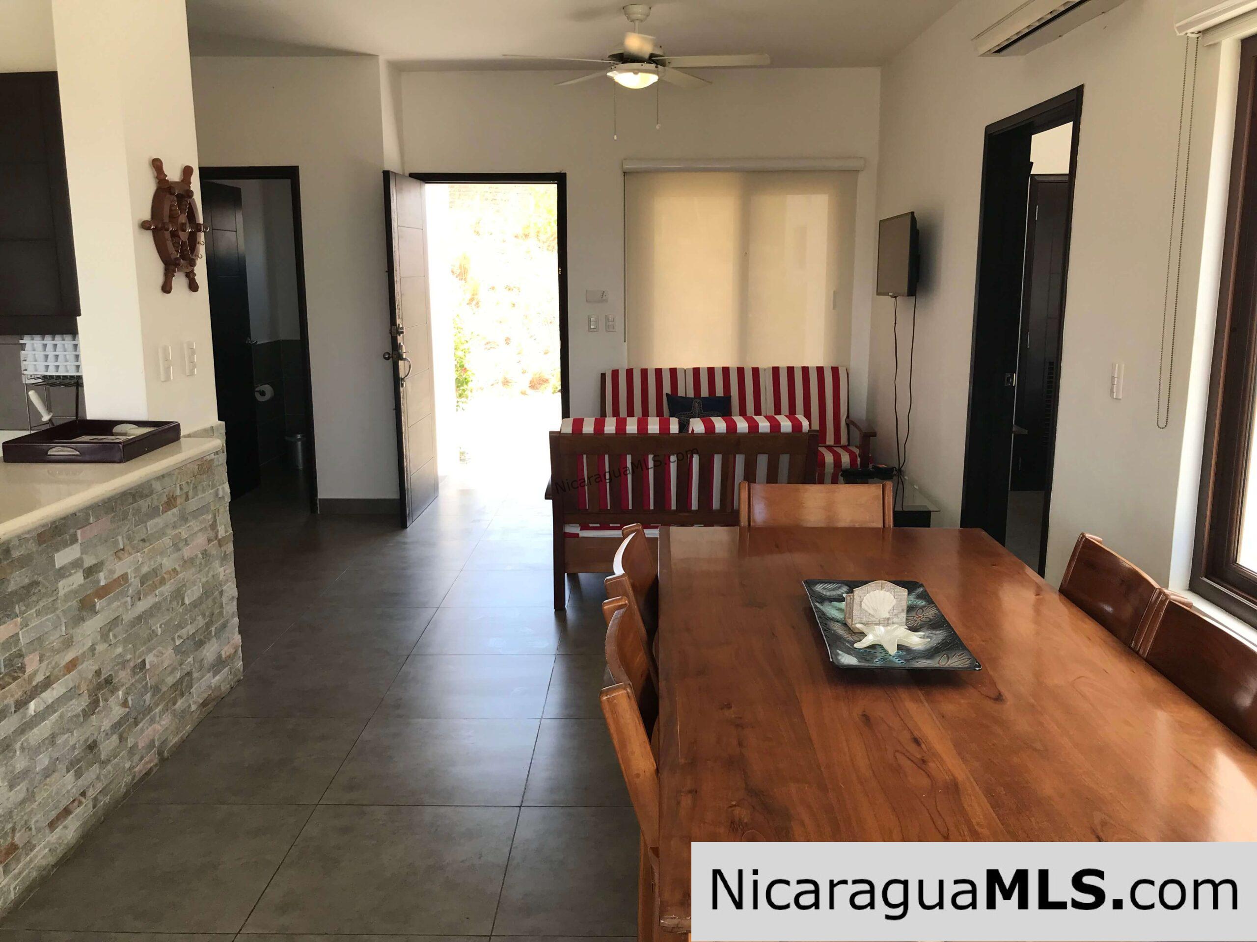 Beautiful house in Vistas de Miramar, fully furnished and reduced price.