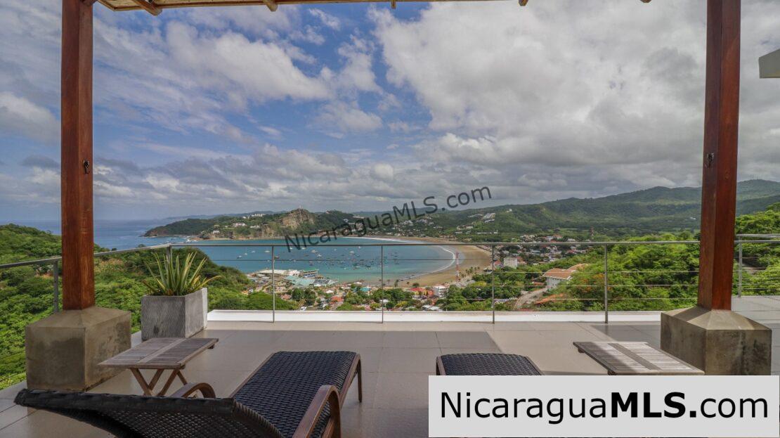 Casa Del Cielo, a turnkey property in Brisas del Pacifico