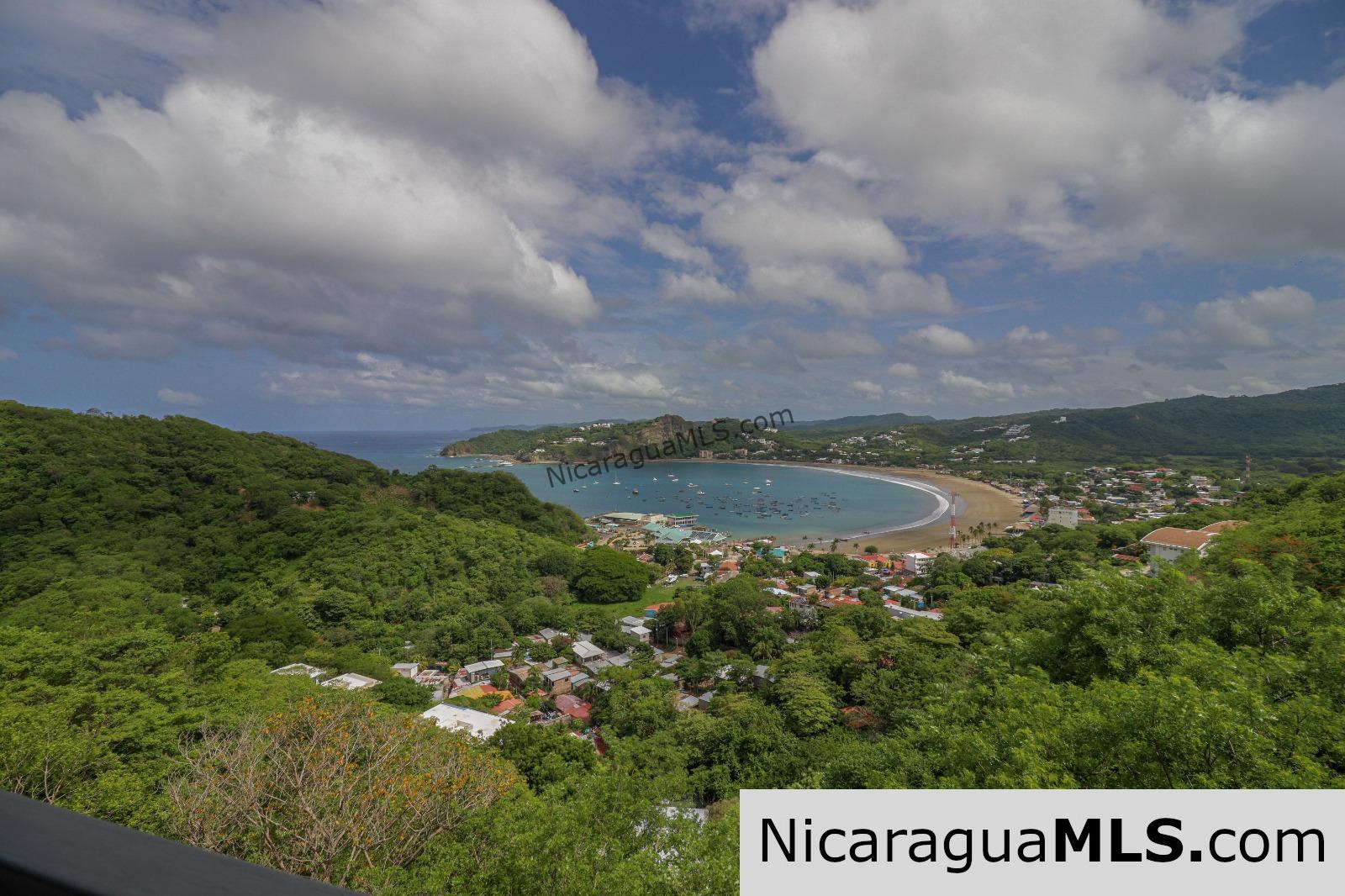 Casa Del Cielo, a turnkey property in Brisas del Pacifico