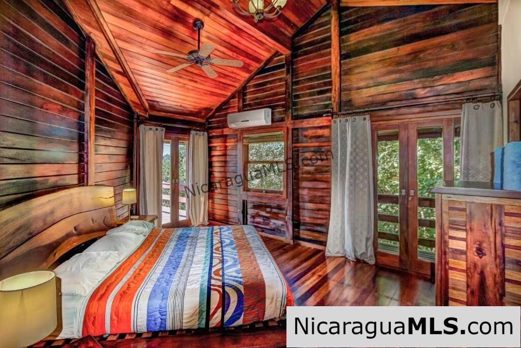 Vista Bahia, four bedroom house in Redonda Bay