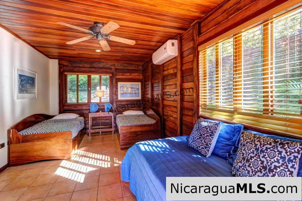 Vista Bahia, four bedroom house in Redonda Bay