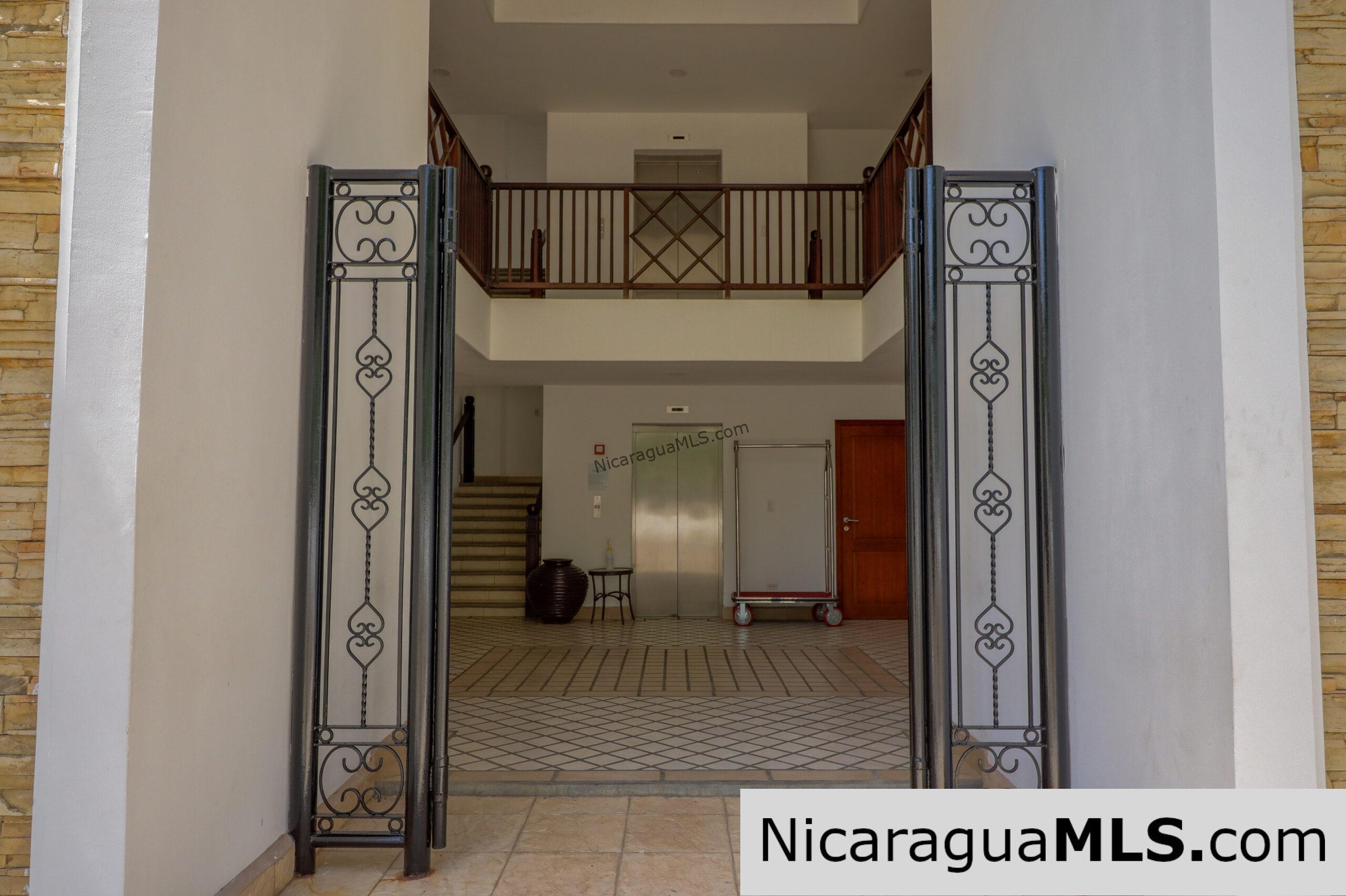 Condo 601C, Beachfront in Town