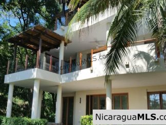 Condo C2 in Guacalito de la Isla!