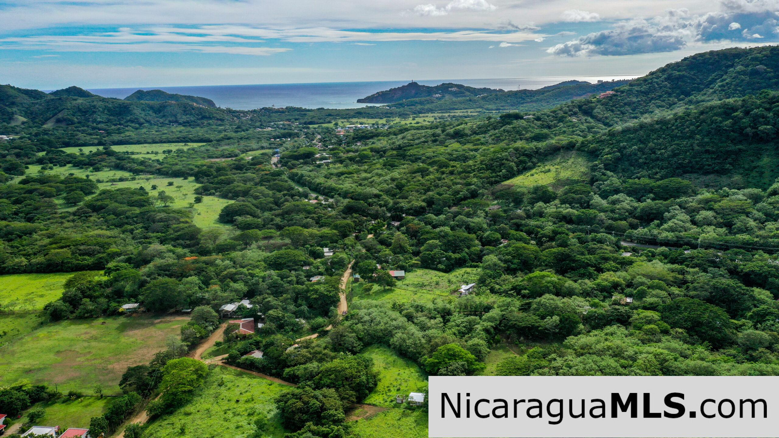 Casita Plus Land in El Oro San Juan Del Sur Nicaragua