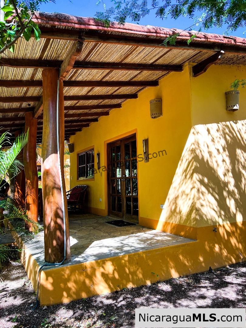 Beautiful Turn Key Casita close to Playa Maderas