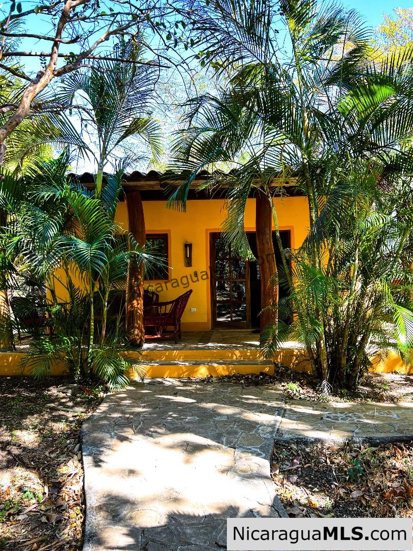 Beautiful Turn Key Casita close to Playa Maderas