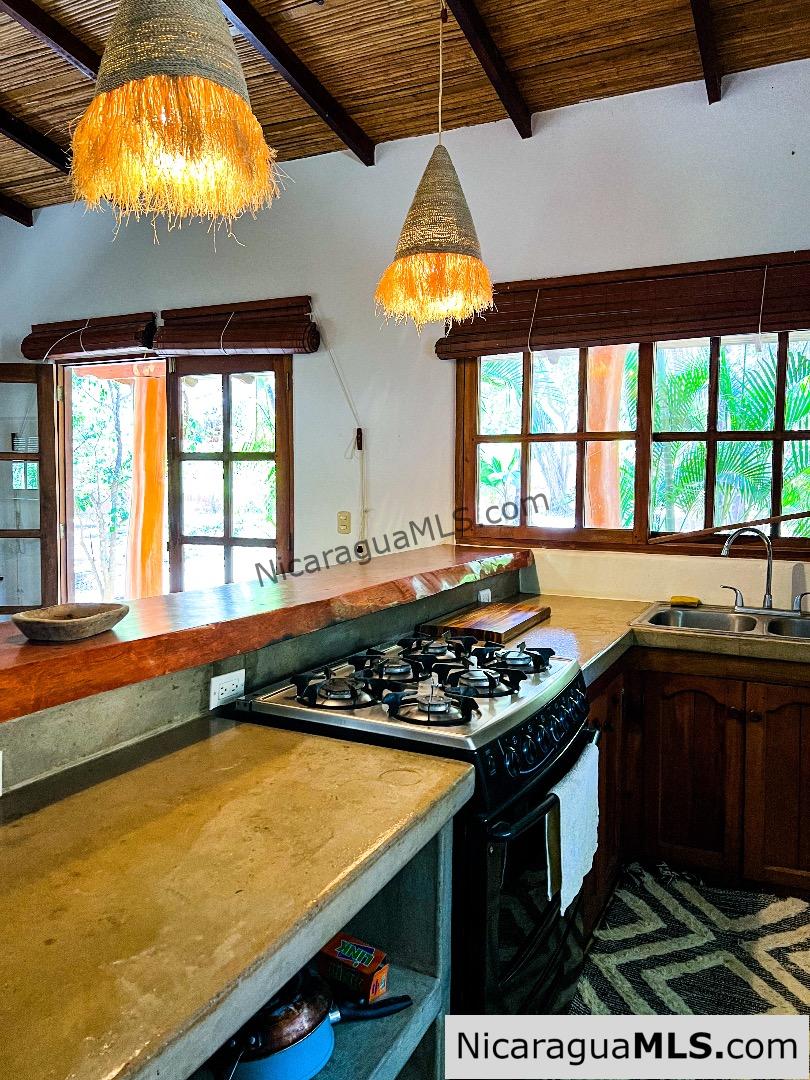 Beautiful Turn Key Casita close to Playa Maderas