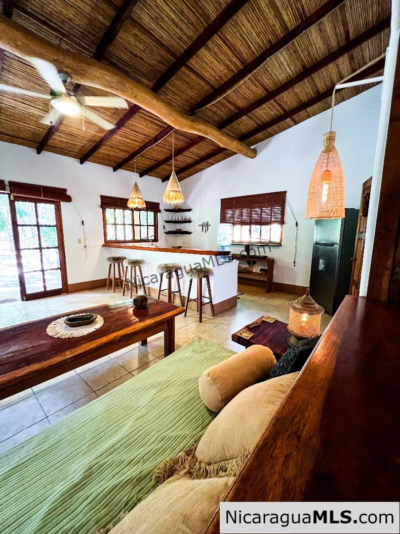 Beautiful Turn Key Casita close to Playa Maderas