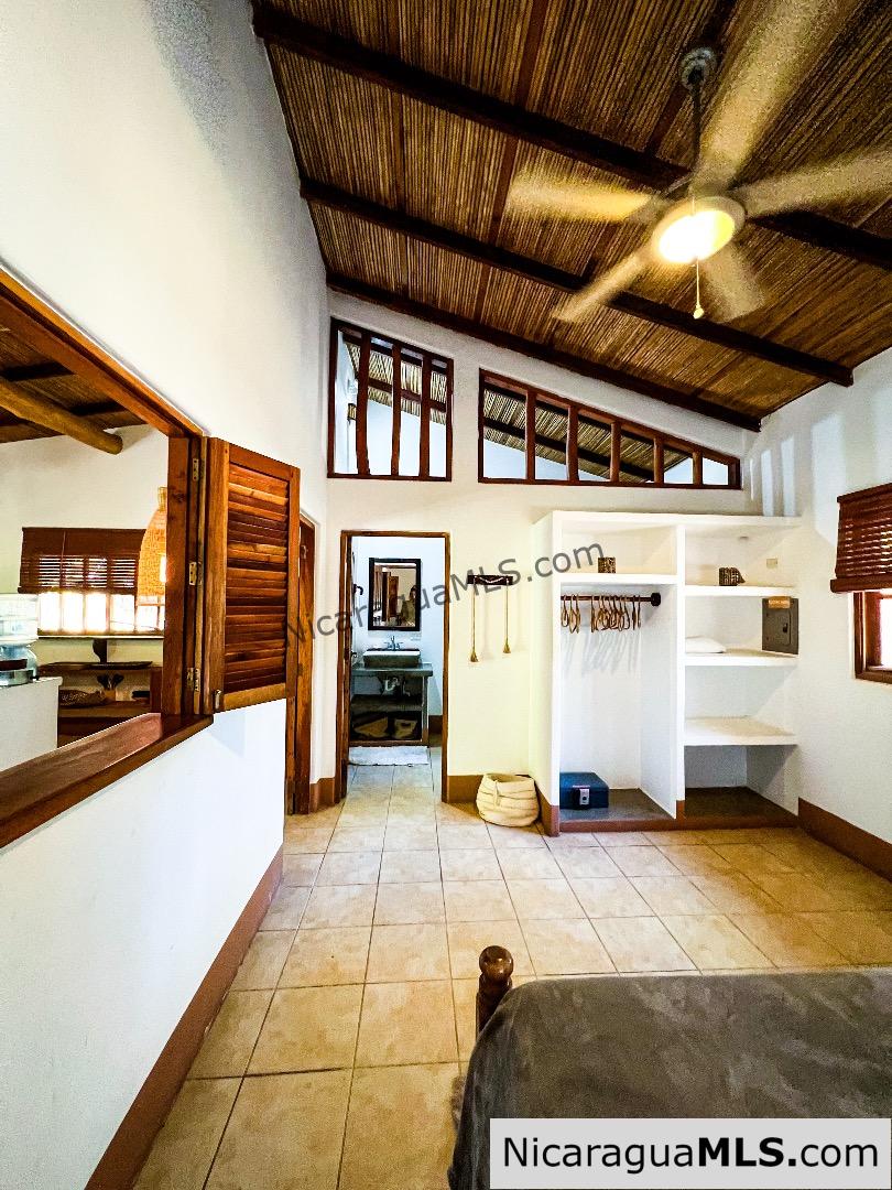 Beautiful Turn Key Casita close to Playa Maderas