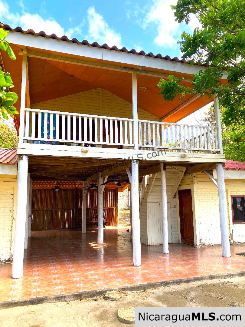 Beachfront House with rental Casitas at Playa Coco