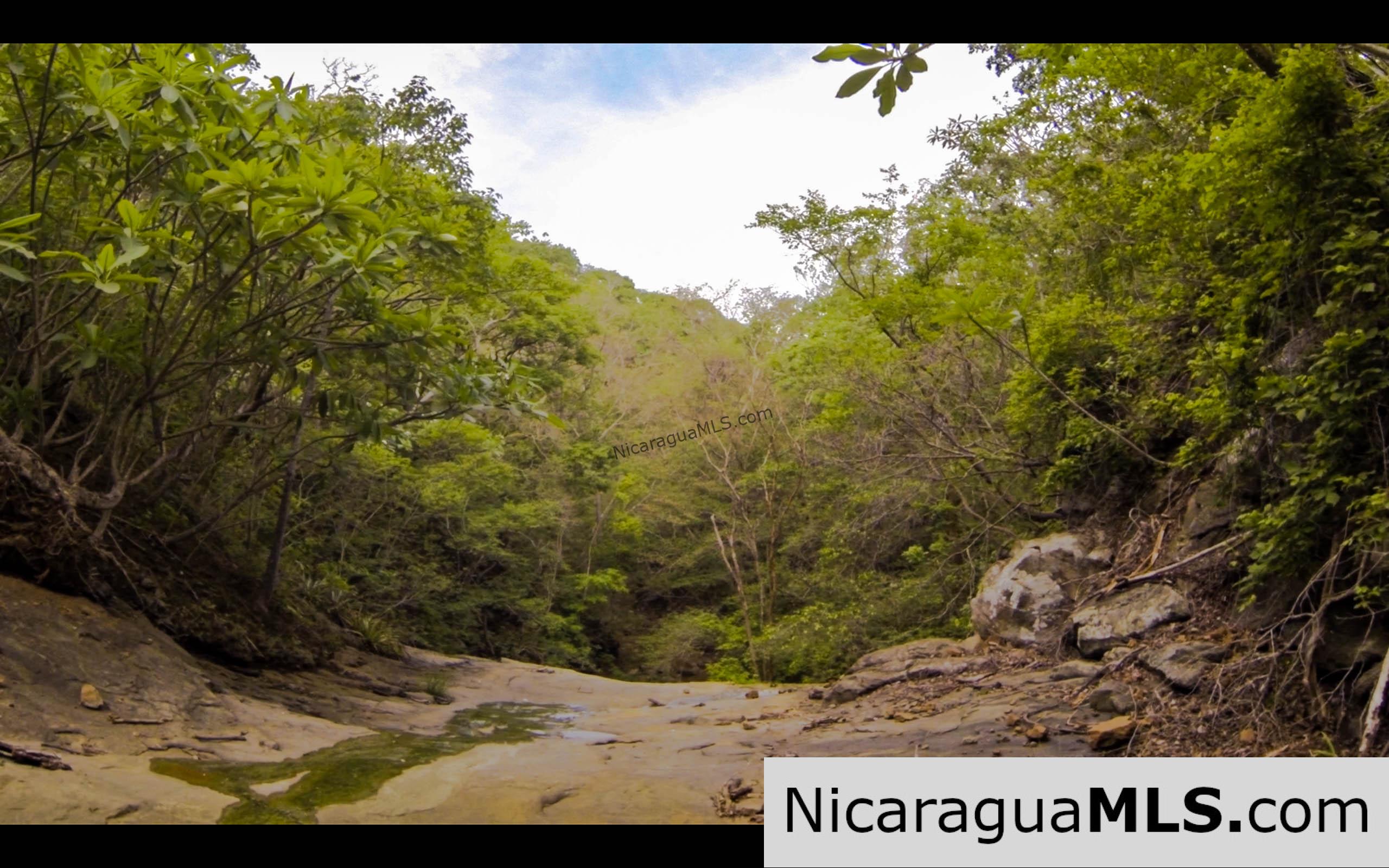 Discounted Lots near Playa Hermosa.