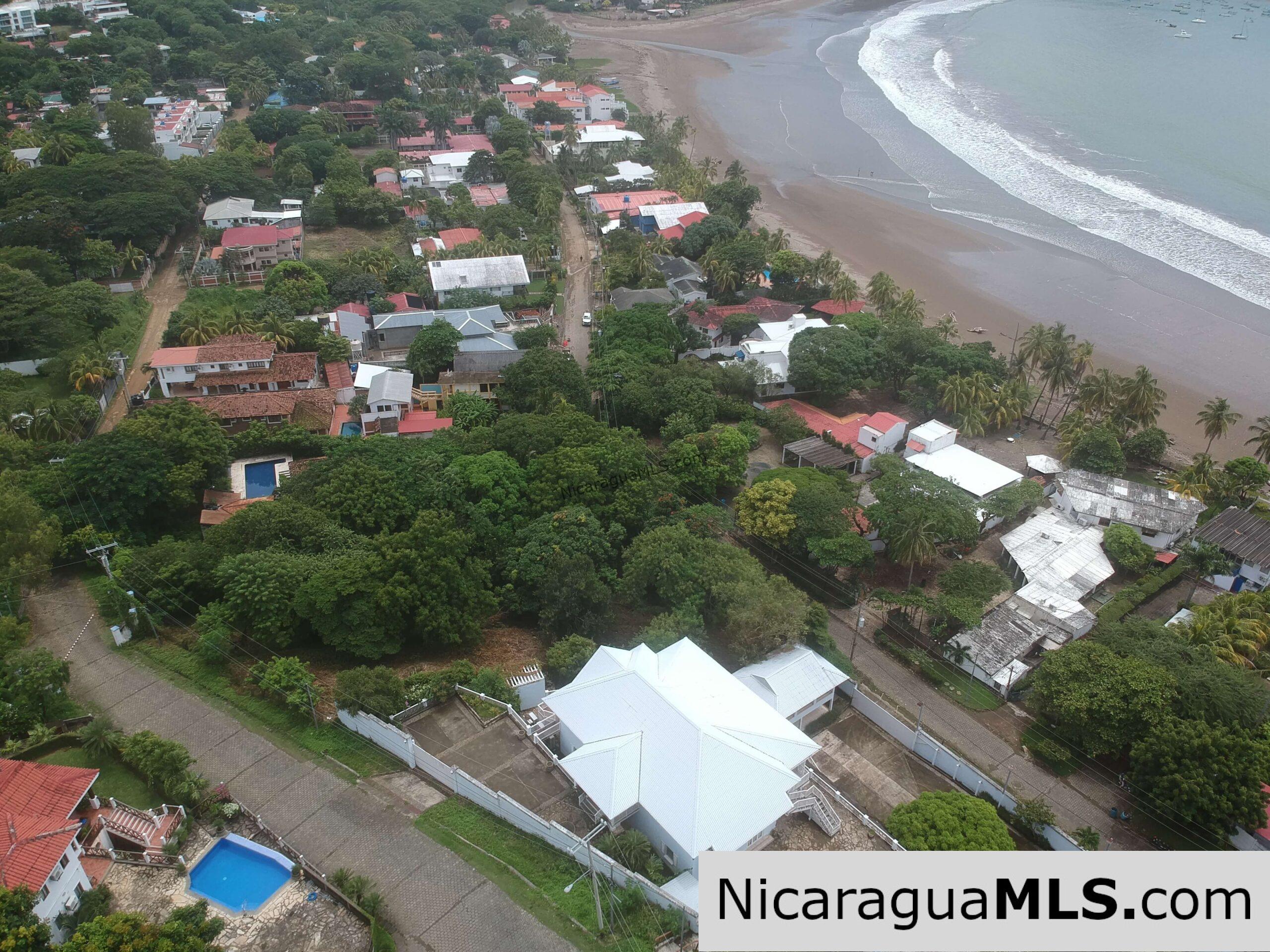 Lot in the Talanguera neighborhood. Near the beach.