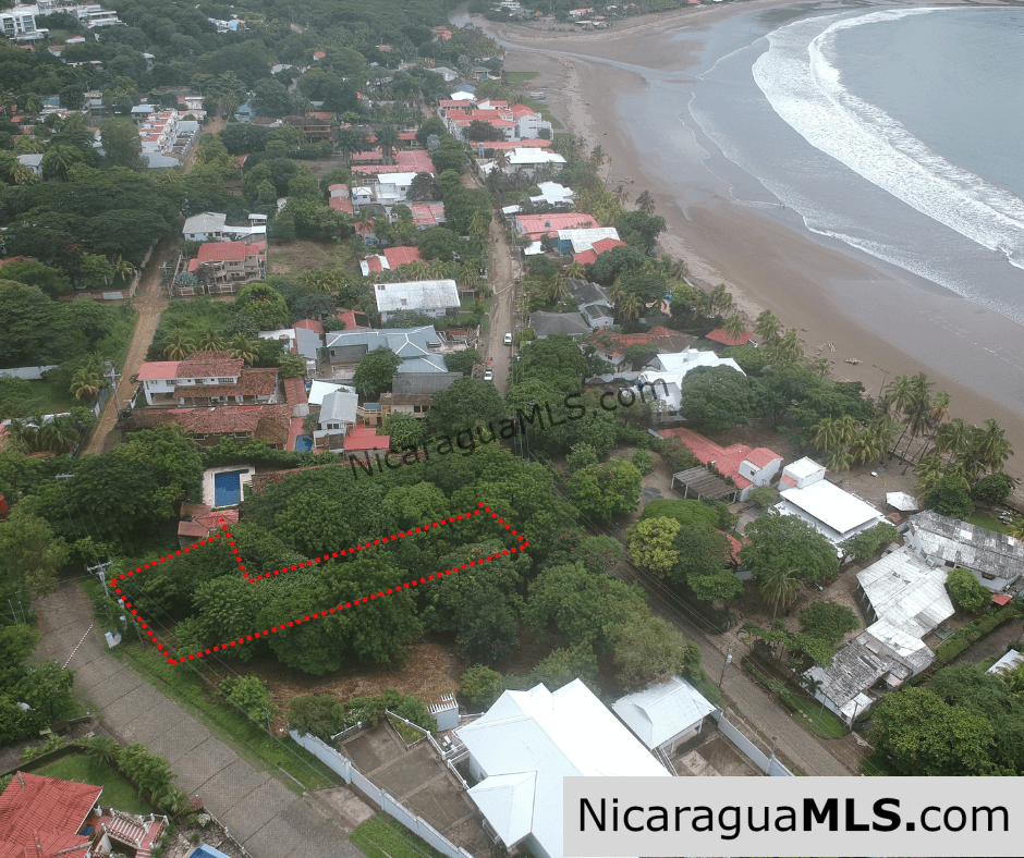 Lot in the Talanguera neighborhood. Near the beach.