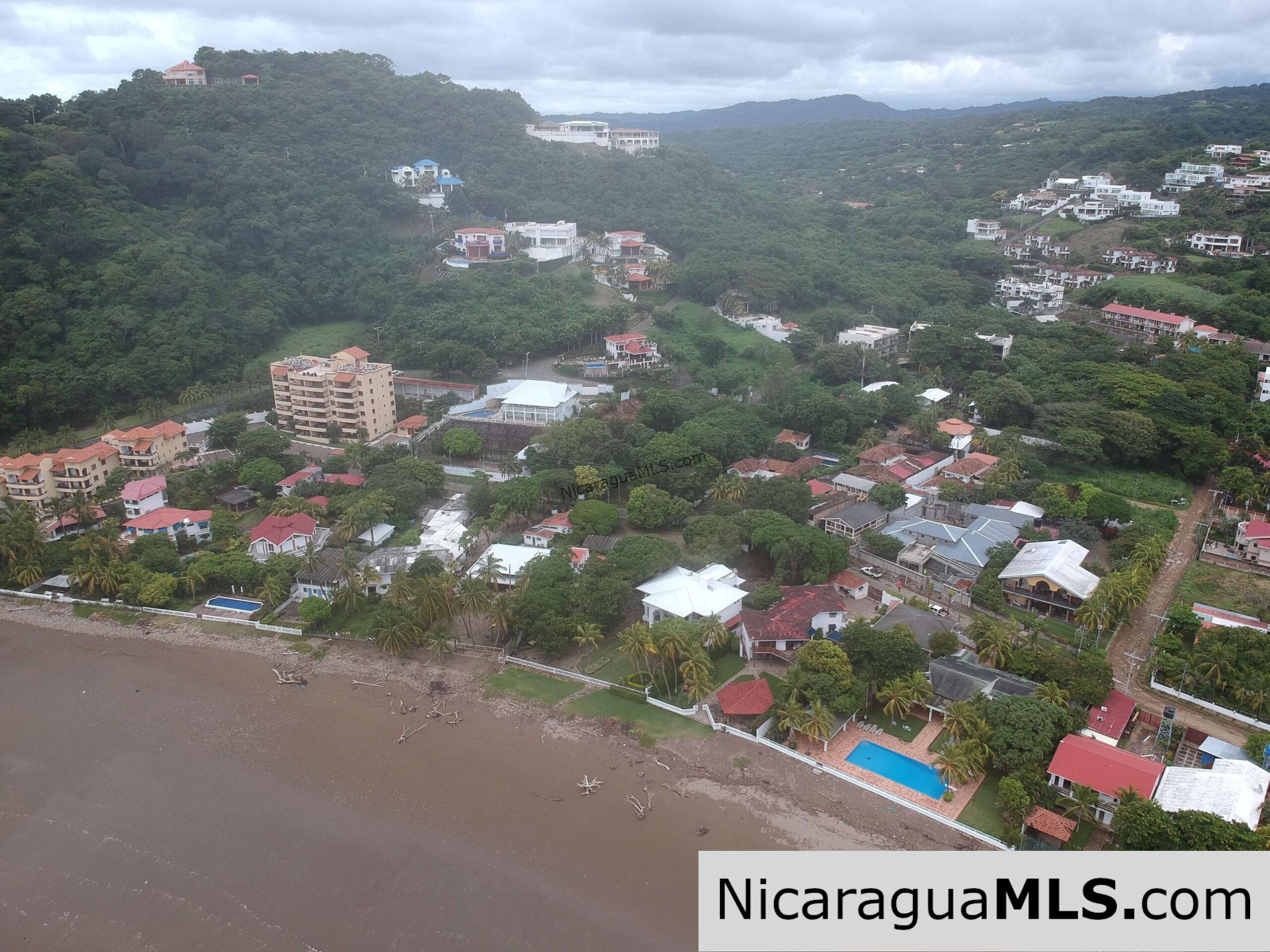 Lot in the Talanguera neighborhood. Near the beach.