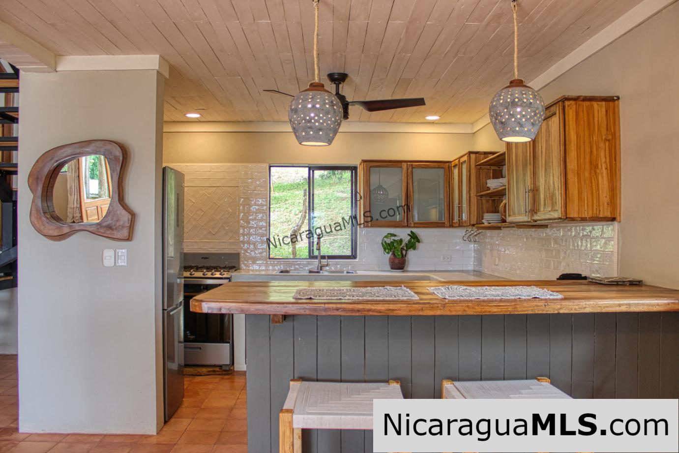 Stunning Ocean Views Beautiful Move in Ready 3+bedroom