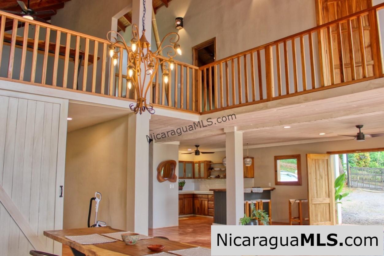 Stunning Ocean Views Beautiful Move in Ready 3+bedroom