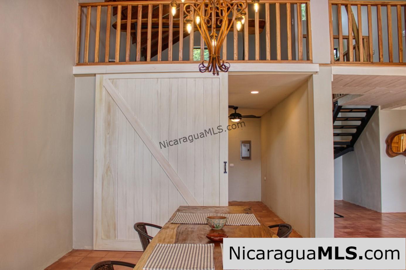 Stunning Ocean Views Beautiful Move in Ready 3+bedroom