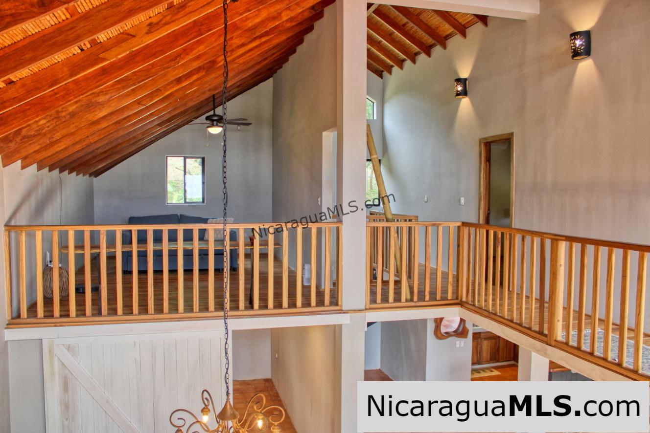 Stunning Ocean Views Beautiful Move in Ready 3+bedroom