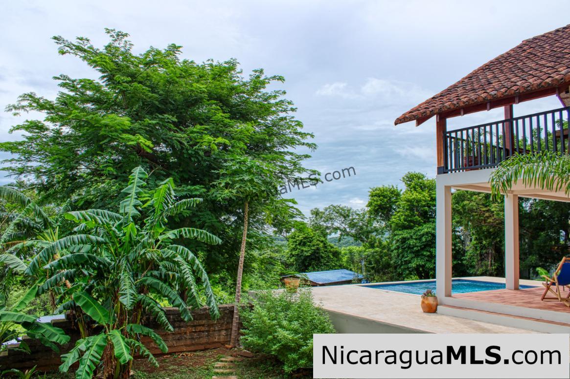 Stunning Ocean Views Beautiful Move in Ready 3+bedroom