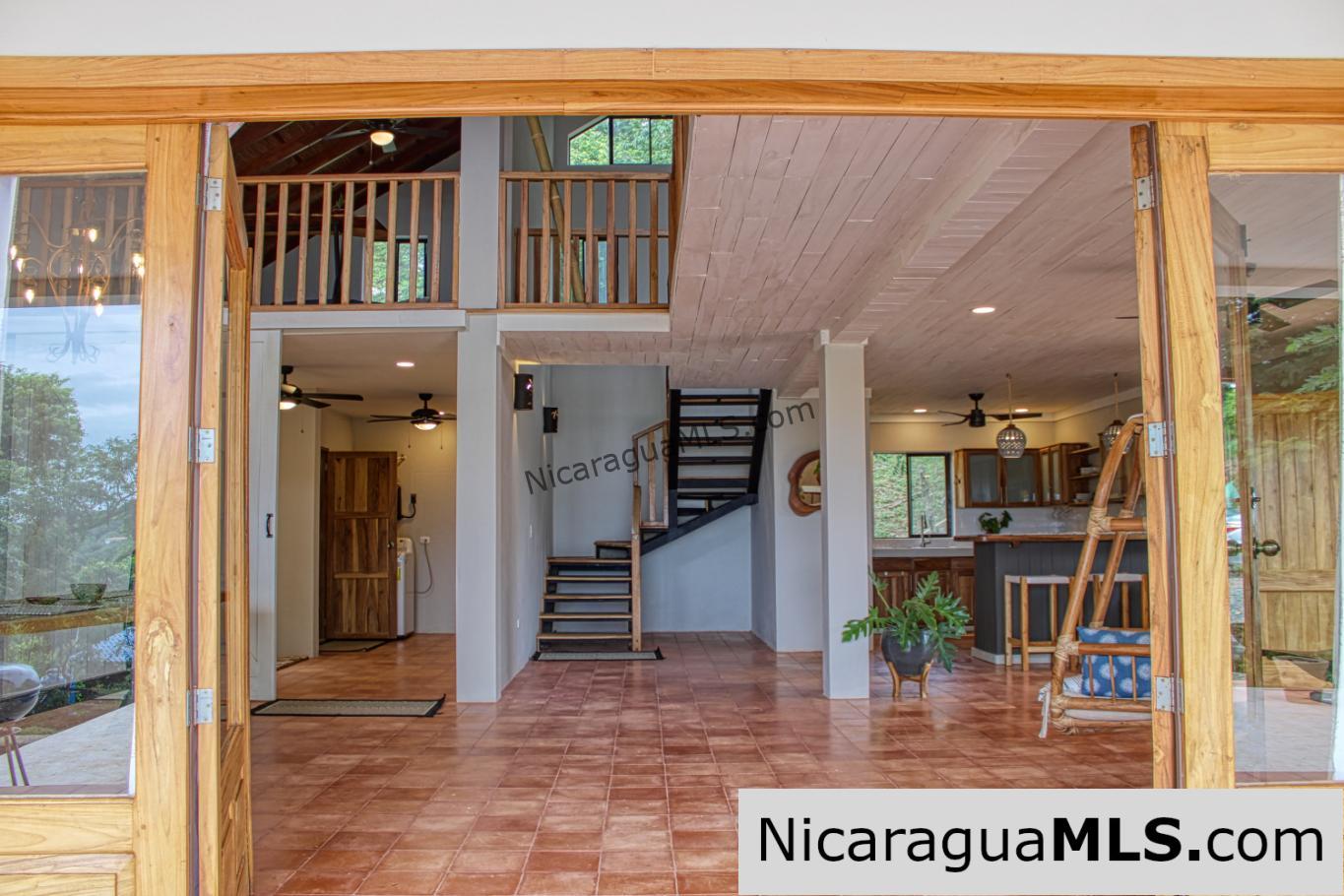 Stunning Ocean Views Beautiful Move in Ready 3+bedroom