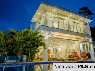 “Varaderos House” in Colinas de Miramar.