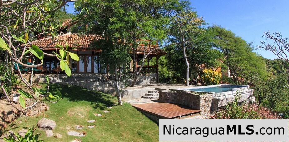 House with 4 bedrooms in Redonda Bay Tola. Awesome ocean view.