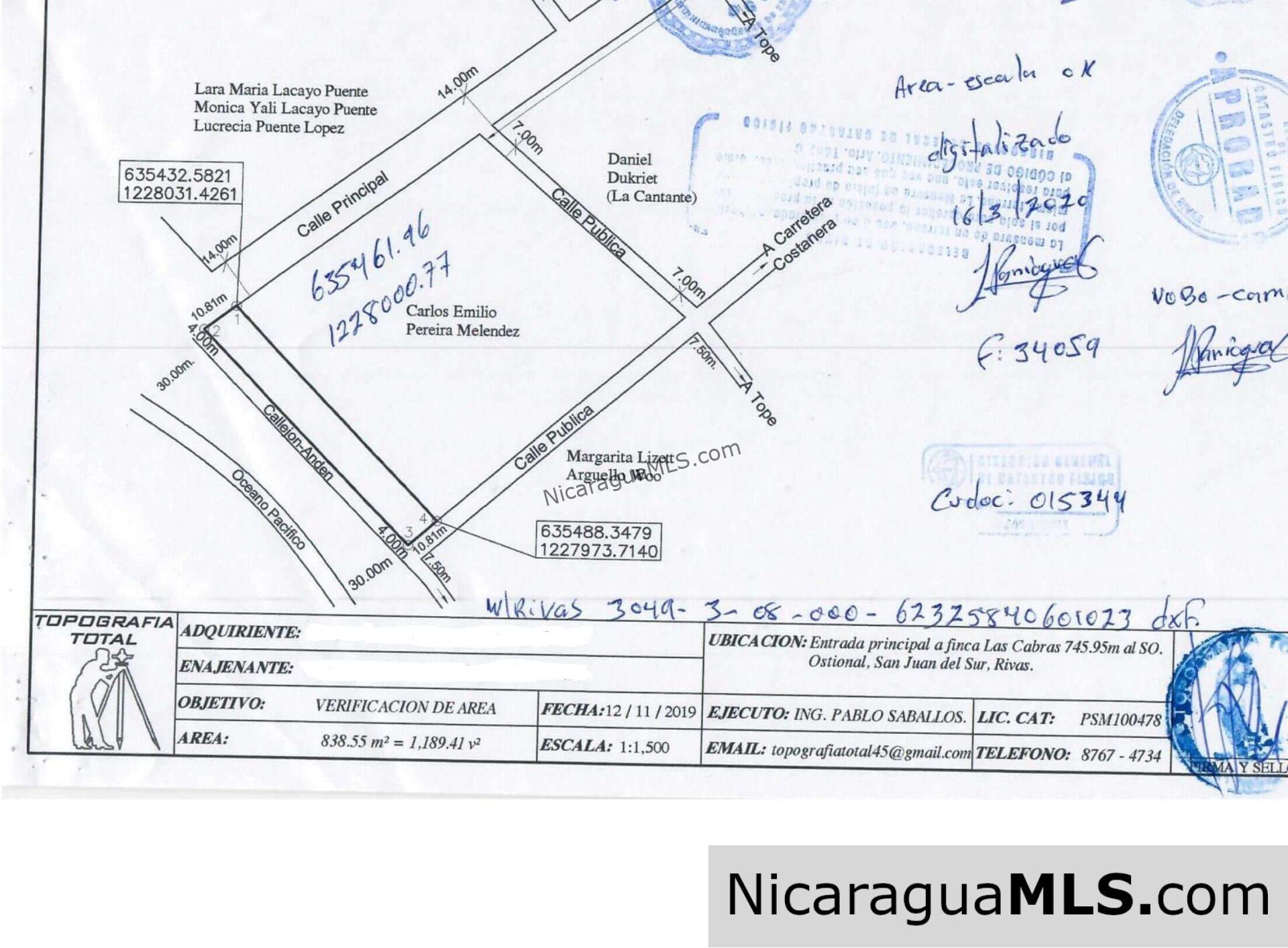 Wonderful beachfront lot in the picturesque El Ostional community.