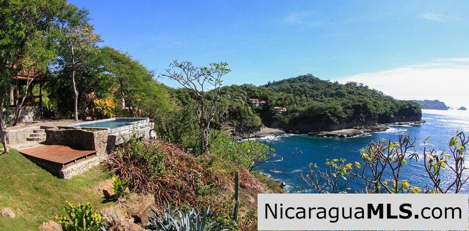 House with 4 bedrooms in Redonda Bay Tola. Awesome ocean view.