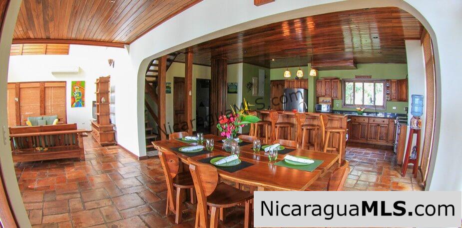 House with 4 bedrooms in Redonda Bay Tola. Awesome ocean view.